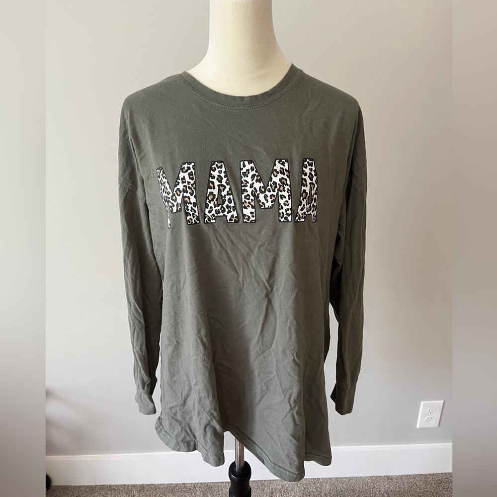 Women’s size small medium zutter mama cheetah print long sleeved tee gray green